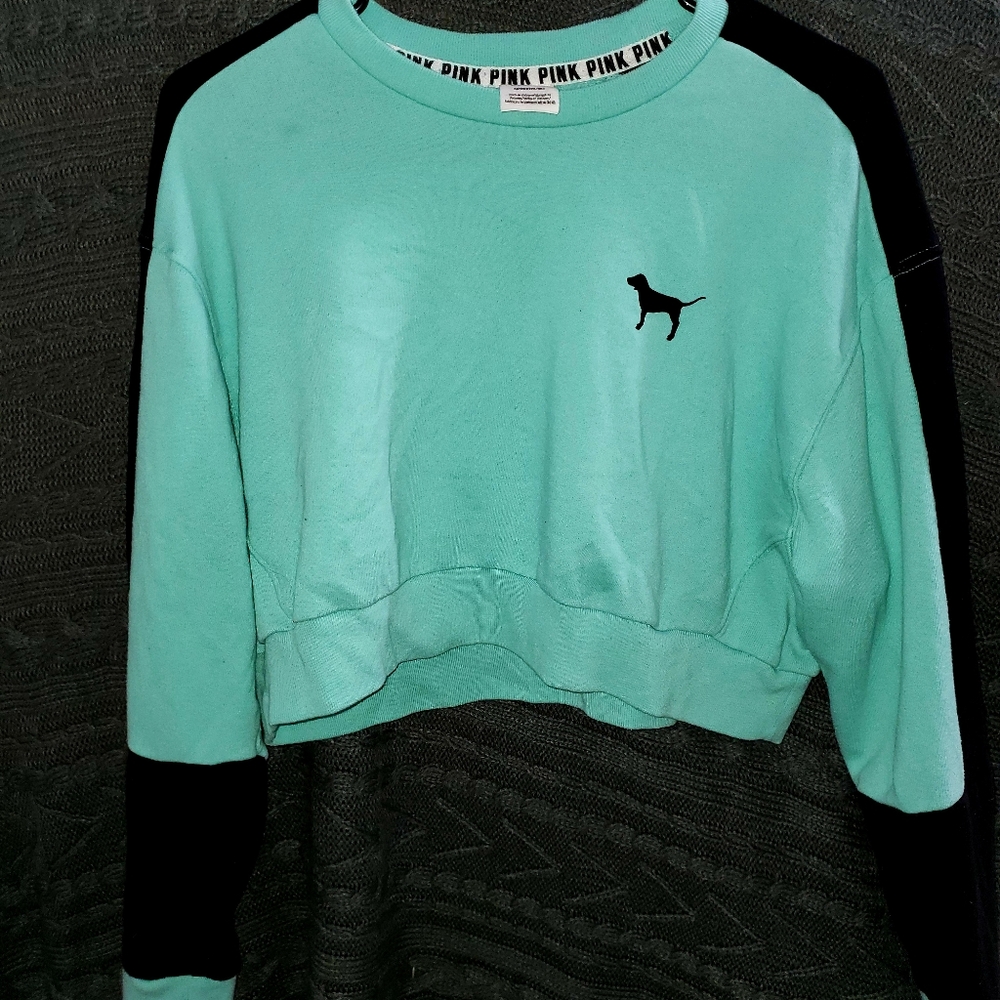 Crpped sweater